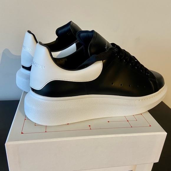 Alexander McQueen’s Mens Leather Platform Sneakers size 8.5. Buy now! main image 15